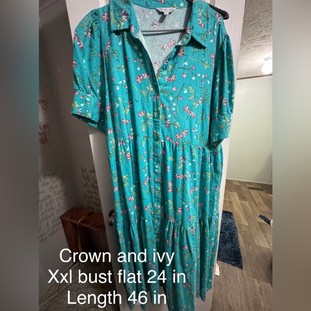 Crown and Ivy Midi Elbow Sleeve Dress